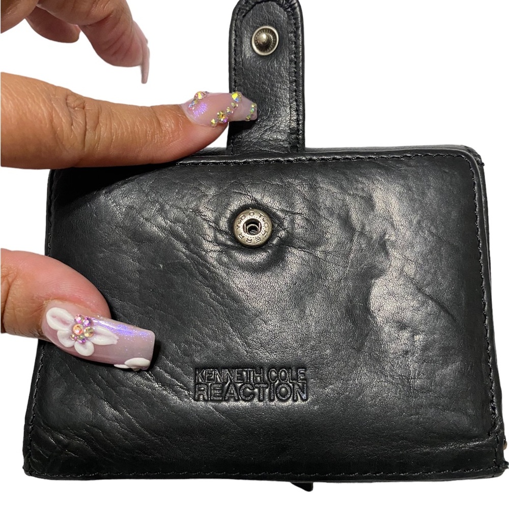 Women’s Pre-Loved Kenneth Cole Genuine Leather Bi-Fold Multi Compartment Wallet